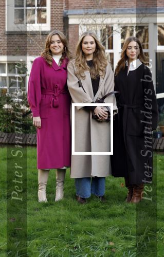 Amsterdam 29 november 2024
Fotouurtje Koninklijk huis met Koning Willem Alexander Koningin Maxima Prinses Amalia Prinses Alexia Prinses Ariane en hun hondje Mambo . De shoot vond plaats op het Begijnhof in het centrum van Amsterdam.