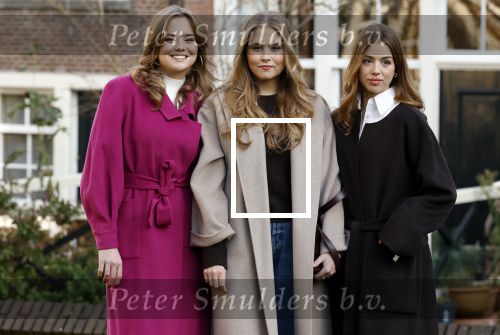 Amsterdam 29 november 2024
Fotouurtje Koninklijk huis met Koning Willem Alexander Koningin Maxima Prinses Amalia Prinses Alexia Prinses Ariane en hun hondje Mambo . De shoot vond plaats op het Begijnhof in het centrum van Amsterdam.
