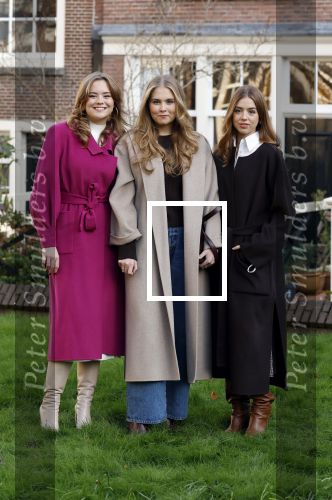 Amsterdam 29 november 2024
Fotouurtje Koninklijk huis met Koning Willem Alexander Koningin Maxima Prinses Amalia Prinses Alexia Prinses Ariane en hun hondje Mambo . De shoot vond plaats op het Begijnhof in het centrum van Amsterdam.