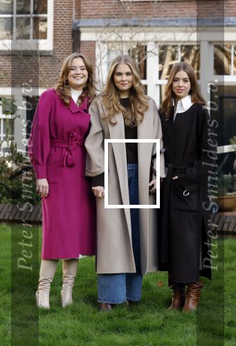 Amsterdam 29 november 2024
Fotouurtje Koninklijk huis met Koning Willem Alexander Koningin Maxima Prinses Amalia Prinses Alexia Prinses Ariane en hun hondje Mambo . De shoot vond plaats op het Begijnhof in het centrum van Amsterdam.