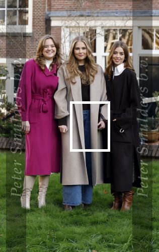 Amsterdam 29 november 2024
Fotouurtje Koninklijk huis met Koning Willem Alexander Koningin Maxima Prinses Amalia Prinses Alexia Prinses Ariane en hun hondje Mambo . De shoot vond plaats op het Begijnhof in het centrum van Amsterdam.