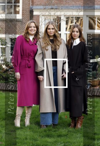 Amsterdam 29 november 2024
Fotouurtje Koninklijk huis met Koning Willem Alexander Koningin Maxima Prinses Amalia Prinses Alexia Prinses Ariane en hun hondje Mambo . De shoot vond plaats op het Begijnhof in het centrum van Amsterdam.