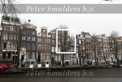 Amsterdam 2 december 2024
De weg voor het huis van Prinses Amalia is opengebroekn en daardoor ook afgesloten voor verkeer.