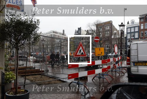 Amsterdam 2 december 2024
De weg voor het huis van Prinses Amalia is opengebroekn en daardoor ook afgesloten voor verkeer.