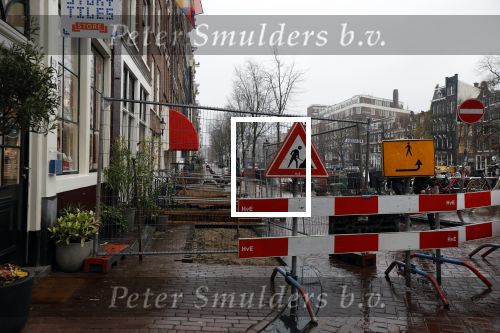 Amsterdam 2 december 2024
De weg voor het huis van Prinses Amalia is opengebroekn en daardoor ook afgesloten voor verkeer.