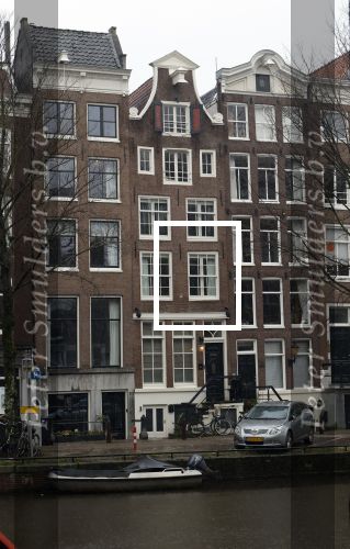 Amsterdam 2 december 2024
De weg voor het huis van Prinses Amalia is opengebroekn en daardoor ook afgesloten voor verkeer.