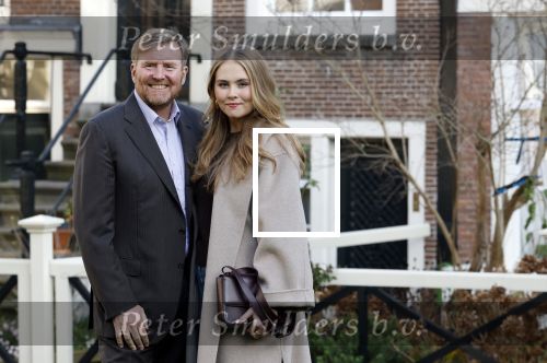 Amsterdam 29 november 2024
Fotouurtje Koninklijk huis met Koning Willem Alexander Koningin Maxima Prinses Amalia Prinses Alexia Prinses Ariane en hun hondje Mambo . De shoot vond plaats op het Begijnhof in het centrum van Amsterdam.