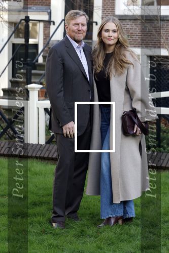 Amsterdam 29 november 2024
Fotouurtje Koninklijk huis met Koning Willem Alexander Koningin Maxima Prinses Amalia Prinses Alexia Prinses Ariane en hun hondje Mambo . De shoot vond plaats op het Begijnhof in het centrum van Amsterdam.
