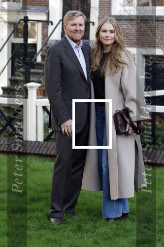 Amsterdam 29 november 2024
Fotouurtje Koninklijk huis met Koning Willem Alexander Koningin Maxima Prinses Amalia Prinses Alexia Prinses Ariane en hun hondje Mambo . De shoot vond plaats op het Begijnhof in het centrum van Amsterdam.