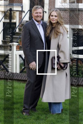 Amsterdam 29 november 2024
Fotouurtje Koninklijk huis met Koning Willem Alexander Koningin Maxima Prinses Amalia Prinses Alexia Prinses Ariane en hun hondje Mambo . De shoot vond plaats op het Begijnhof in het centrum van Amsterdam.