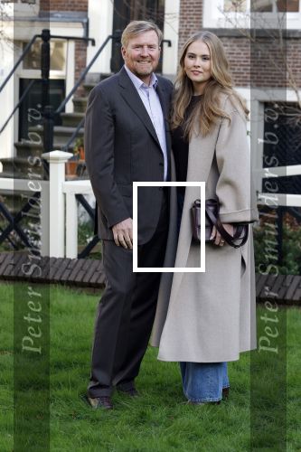 Amsterdam 29 november 2024
Fotouurtje Koninklijk huis met Koning Willem Alexander Koningin Maxima Prinses Amalia Prinses Alexia Prinses Ariane en hun hondje Mambo . De shoot vond plaats op het Begijnhof in het centrum van Amsterdam.
