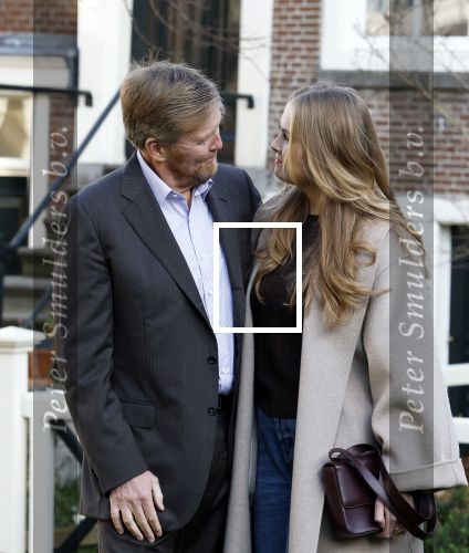 Amsterdam 29 november 2024
Fotouurtje Koninklijk huis met Koning Willem Alexander Koningin Maxima Prinses Amalia Prinses Alexia Prinses Ariane en hun hondje Mambo . De shoot vond plaats op het Begijnhof in het centrum van Amsterdam.