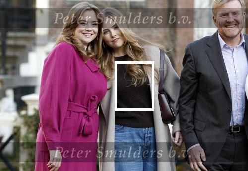 Amsterdam 29 november 2024
Fotouurtje Koninklijk huis met Koning Willem Alexander Koningin Maxima Prinses Amalia Prinses Alexia Prinses Ariane en hun hondje Mambo . De shoot vond plaats op het Begijnhof in het centrum van Amsterdam.
