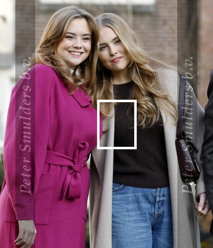 Amsterdam 29 november 2024
Fotouurtje Koninklijk huis met Koning Willem Alexander Koningin Maxima Prinses Amalia Prinses Alexia Prinses Ariane en hun hondje Mambo . De shoot vond plaats op het Begijnhof in het centrum van Amsterdam.