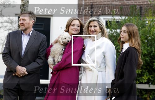 Amsterdam 29 november 2024
Fotouurtje Koninklijk huis met Koning Willem Alexander Koningin Maxima Prinses Amalia Prinses Alexia Prinses Ariane en hun hondje Mambo . De shoot vond plaats op het Begijnhof in het centrum van Amsterdam.