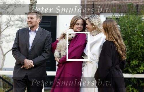 Amsterdam 29 november 2024
Fotouurtje Koninklijk huis met Koning Willem Alexander Koningin Maxima Prinses Amalia Prinses Alexia Prinses Ariane en hun hondje Mambo . De shoot vond plaats op het Begijnhof in het centrum van Amsterdam.