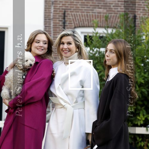 Amsterdam 29 november 2024
Fotouurtje Koninklijk huis met Koning Willem Alexander Koningin Maxima Prinses Amalia Prinses Alexia Prinses Ariane en hun hondje Mambo . De shoot vond plaats op het Begijnhof in het centrum van Amsterdam.