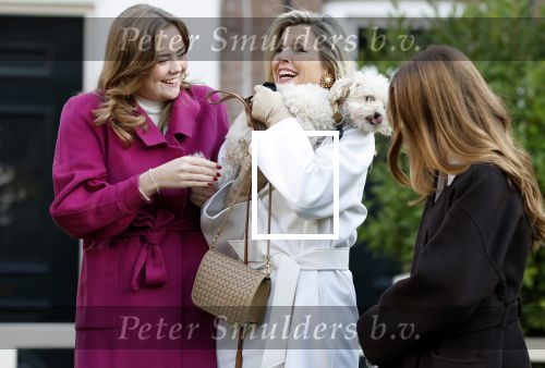 Amsterdam 29 november 2024
Fotouurtje Koninklijk huis met Koning Willem Alexander Koningin Maxima Prinses Amalia Prinses Alexia Prinses Ariane en hun hondje Mambo . De shoot vond plaats op het Begijnhof in het centrum van Amsterdam.