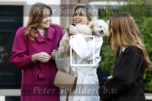 Amsterdam 29 november 2024
Fotouurtje Koninklijk huis met Koning Willem Alexander Koningin Maxima Prinses Amalia Prinses Alexia Prinses Ariane en hun hondje Mambo . De shoot vond plaats op het Begijnhof in het centrum van Amsterdam.
