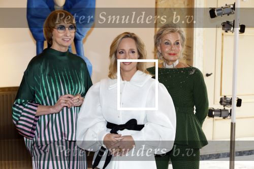 Soestdijk 20 november 2024
Prinses Margarita opent de tentoonstelling schitteren op Soestdijk . Patrick v Katwijk heeft de fotos gemaakt . Prinses Margarita  Maya Meijer-Bergmans en curator Nicole Uniquole