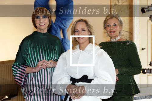 Soestdijk 20 november 2024
Prinses Margarita opent de tentoonstelling schitteren op Soestdijk . Patrick v Katwijk heeft de fotos gemaakt . Prinses Margarita  Maya Meijer-Bergmans en curator Nicole Uniquole