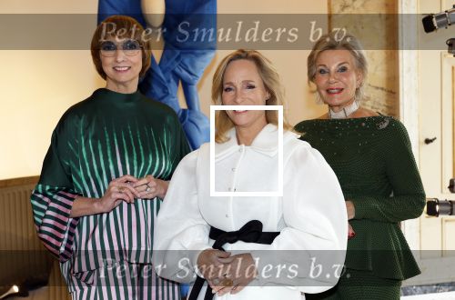 Soestdijk 20 november 2024
Prinses Margarita opent de tentoonstelling schitteren op Soestdijk . Patrick v Katwijk heeft de fotos gemaakt . Prinses Margarita  Maya Meijer-Bergmans en curator Nicole Uniquole