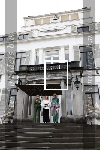 Soestdijk 20 november 2024
Prinses Margarita opent de tentoonstelling schitteren op Soestdijk . Patrick v Katwijk heeft de fotos gemaakt .