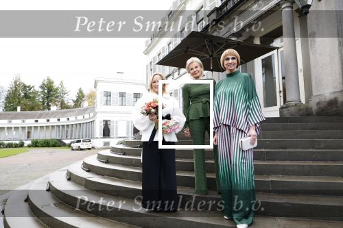Soestdijk 20 november 2024
Prinses Margarita opent de tentoonstelling schitteren op Soestdijk . Patrick v Katwijk heeft de fotos gemaakt . Prinses Margarita  Maya Meijer-Bergmans en curator Nicole Uniquole
