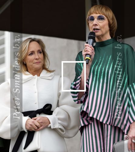 Soestdijk 20 november 2024
Prinses Margarita opent de tentoonstelling schitteren op Soestdijk . Patrick v Katwijk heeft de fotos gemaakt . Prinses Margarita  Maya Meijer-Bergmans en curator Nicole Uniquole