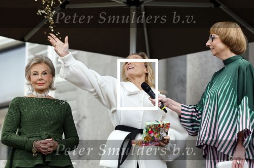 Soestdijk 20 november 2024
Prinses Margarita opent de tentoonstelling schitteren op Soestdijk . Patrick v Katwijk heeft de fotos gemaakt . Prinses Margarita  Maya Meijer-Bergmans en curator Nicole Uniquole