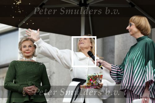 Soestdijk 20 november 2024
Prinses Margarita opent de tentoonstelling schitteren op Soestdijk . Patrick v Katwijk heeft de fotos gemaakt . Prinses Margarita  Maya Meijer-Bergmans en curator Nicole Uniquole