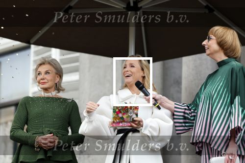 Soestdijk 20 november 2024
Prinses Margarita opent de tentoonstelling schitteren op Soestdijk . Patrick v Katwijk heeft de fotos gemaakt . Prinses Margarita  Maya Meijer-Bergmans en curator Nicole Uniquole