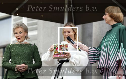Soestdijk 20 november 2024
Prinses Margarita opent de tentoonstelling schitteren op Soestdijk . Patrick v Katwijk heeft de fotos gemaakt . Prinses Margarita  Maya Meijer-Bergmans en curator Nicole Uniquole