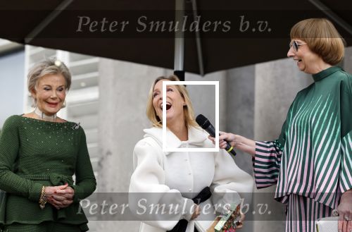 Soestdijk 20 november 2024
Prinses Margarita opent de tentoonstelling schitteren op Soestdijk . Patrick v Katwijk heeft de fotos gemaakt . Prinses Margarita  Maya Meijer-Bergmans en curator Nicole Uniquole