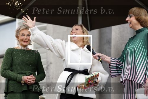 Soestdijk 20 november 2024
Prinses Margarita opent de tentoonstelling schitteren op Soestdijk . Patrick v Katwijk heeft de fotos gemaakt . Prinses Margarita  Maya Meijer-Bergmans en curator Nicole Uniquole