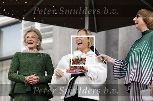 Soestdijk 20 november 2024
Prinses Margarita opent de tentoonstelling schitteren op Soestdijk . Patrick v Katwijk heeft de fotos gemaakt . Prinses Margarita  Maya Meijer-Bergmans en curator Nicole Uniquole