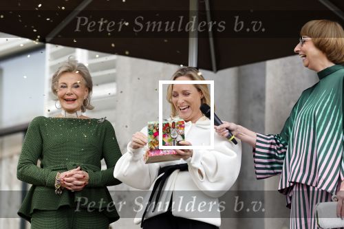 Soestdijk 20 november 2024
Prinses Margarita opent de tentoonstelling schitteren op Soestdijk . Patrick v Katwijk heeft de fotos gemaakt . Prinses Margarita  Maya Meijer-Bergmans en curator Nicole Uniquole
