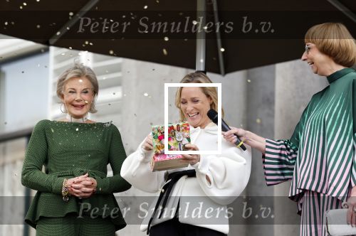 Soestdijk 20 november 2024
Prinses Margarita opent de tentoonstelling schitteren op Soestdijk . Patrick v Katwijk heeft de fotos gemaakt . Prinses Margarita  Maya Meijer-Bergmans en curator Nicole Uniquole