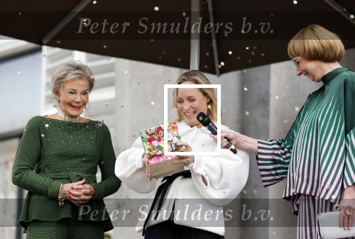 Soestdijk 20 november 2024
Prinses Margarita opent de tentoonstelling schitteren op Soestdijk . Patrick v Katwijk heeft de fotos gemaakt . Prinses Margarita  Maya Meijer-Bergmans en curator Nicole Uniquole