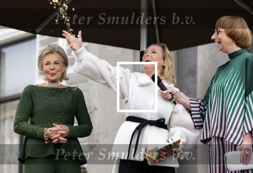 Soestdijk 20 november 2024
Prinses Margarita opent de tentoonstelling schitteren op Soestdijk . Patrick v Katwijk heeft de fotos gemaakt . Prinses Margarita  Maya Meijer-Bergmans en curator Nicole Uniquole