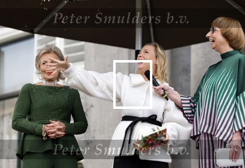 Soestdijk 20 november 2024
Prinses Margarita opent de tentoonstelling schitteren op Soestdijk . Patrick v Katwijk heeft de fotos gemaakt . Prinses Margarita  Maya Meijer-Bergmans en curator Nicole Uniquole