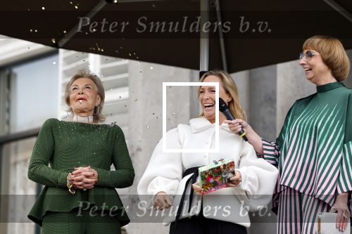 Soestdijk 20 november 2024
Prinses Margarita opent de tentoonstelling schitteren op Soestdijk . Patrick v Katwijk heeft de fotos gemaakt . Prinses Margarita  Maya Meijer-Bergmans en curator Nicole Uniquole