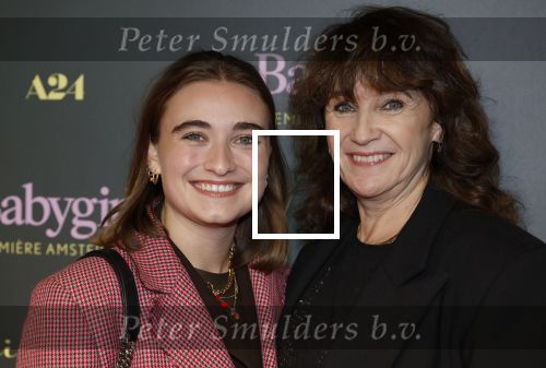 Amsterdam 25 november 2024
Premiere Babygirl in Tuschinski . Halina Reijn is de producente. Renee Fokker met dochter Esah