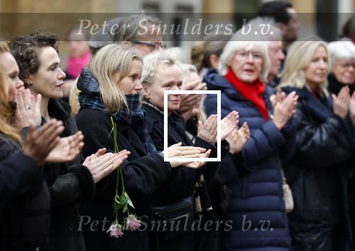 Amsterdam 8 november 2024
Herdenkingsdienst en begrafenis van Hans Kemna in stadsschouwburg en op Zorgvlied. Renee Soutendijk met dochter