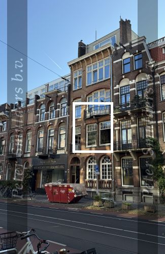 Amsterdam 26 oktober 2024
Rick Engelkes is weer samen met zijn ex en moeder van zijn dochters Annemarie . Rick heeft 2 panden gekocht in Amsterdam zuid . 1 wordt nu verbouwd.