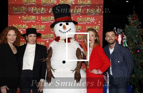 Amsterdam 5 november 2024
Presentatie cast Santa Claus is comeing to town in het ziggo dome . Aanwezige cast Willemijn Verkaik Dominique v Hulst (Zangeres Do) Noortje Herlaar Buddy Vedder en Frank Lammers als kerstman .
