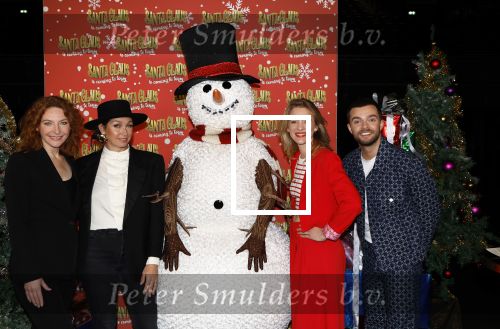 Amsterdam 5 november 2024
Presentatie cast Santa Claus is comeing to town in het ziggo dome . Aanwezige cast Willemijn Verkaik Dominique v Hulst (Zangeres Do) Noortje Herlaar Buddy Vedder en Frank Lammers als kerstman .