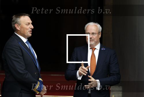 Amsterdam 3 december 2024
Uitreiking Prins Calus prijzen in het paleis op de dam . Aanwezig names koninklijke familie , Koning Willem Alexander Prins Constantijn Prinses Laurentien  en Prinses Mabel . Hofmaarschalk Sjoert Klein Schiphorst