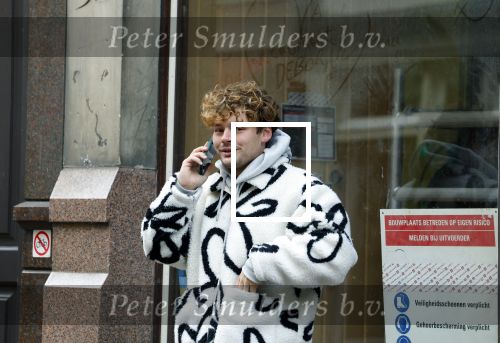 Amsterdam 6 november 2024
Soy Kroon bellend op straat in het centrum van Amsterdam.