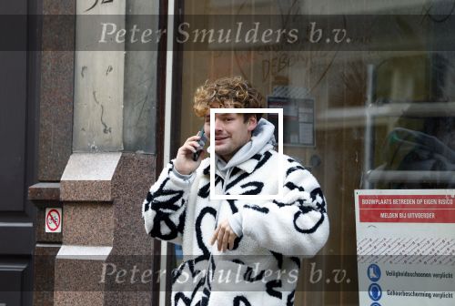 Amsterdam 6 november 2024
Soy Kroon bellend op straat in het centrum van Amsterdam.